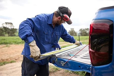 Bedliner flexibility allows the tray to best adapt to any job