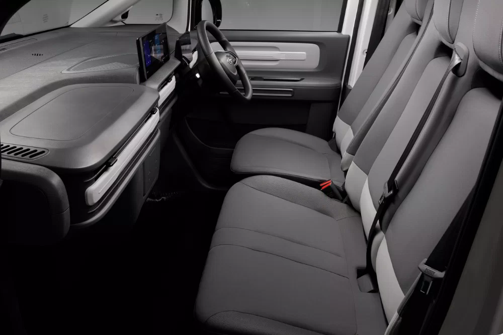 LDV eDeliver 5 three-seat front cabin with heated outer seats for driver and passengers