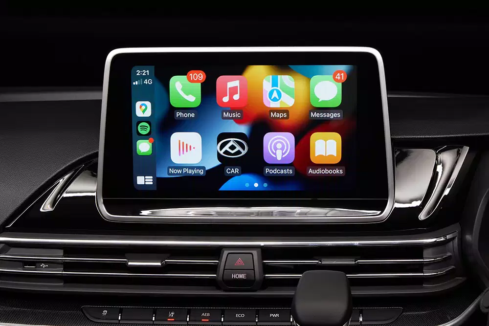 eDeliver-9-LWB-Mid-Roof-Infotainment-4-.jpg