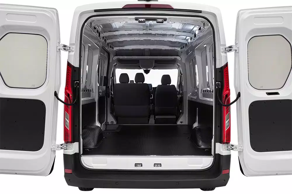 eDeliver-9_LWB-Mid-Roof_Rear-Door-Open_DE_1.jpg