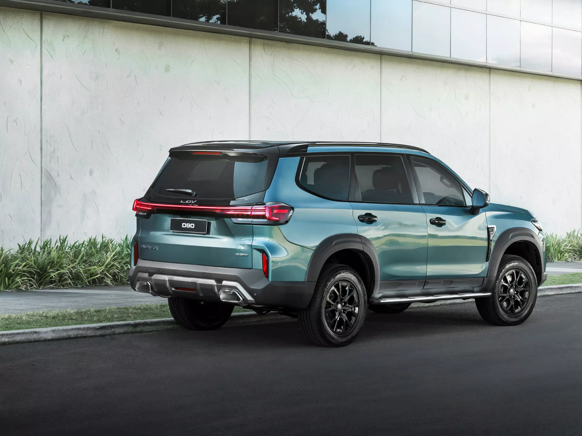 Rear Styling of the new green 2025 LDV D90 in Australia