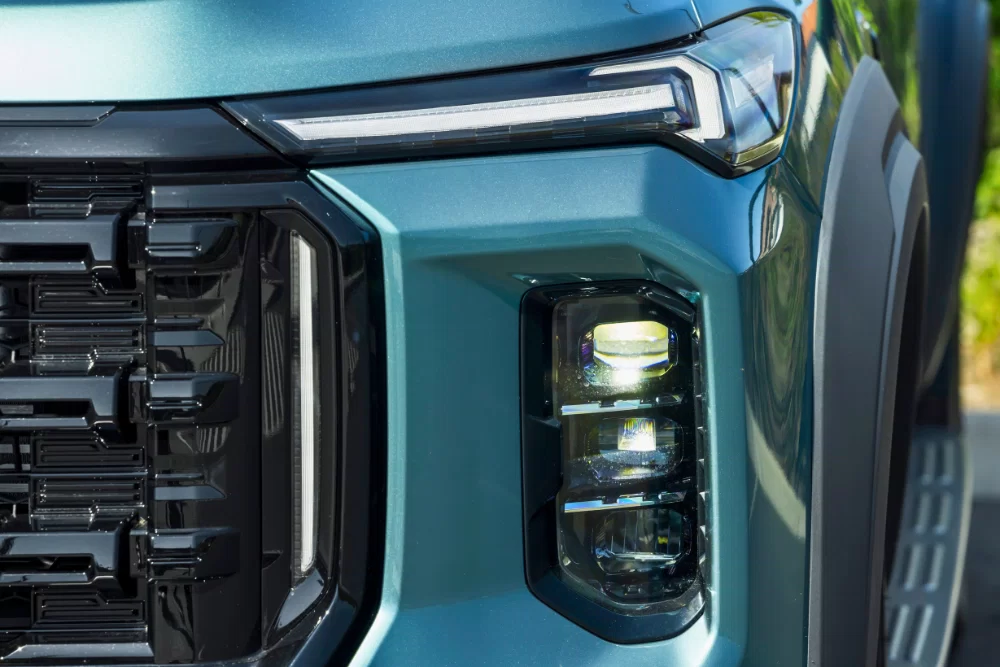 Close up of the stylish front on the New 2025 LDV D90