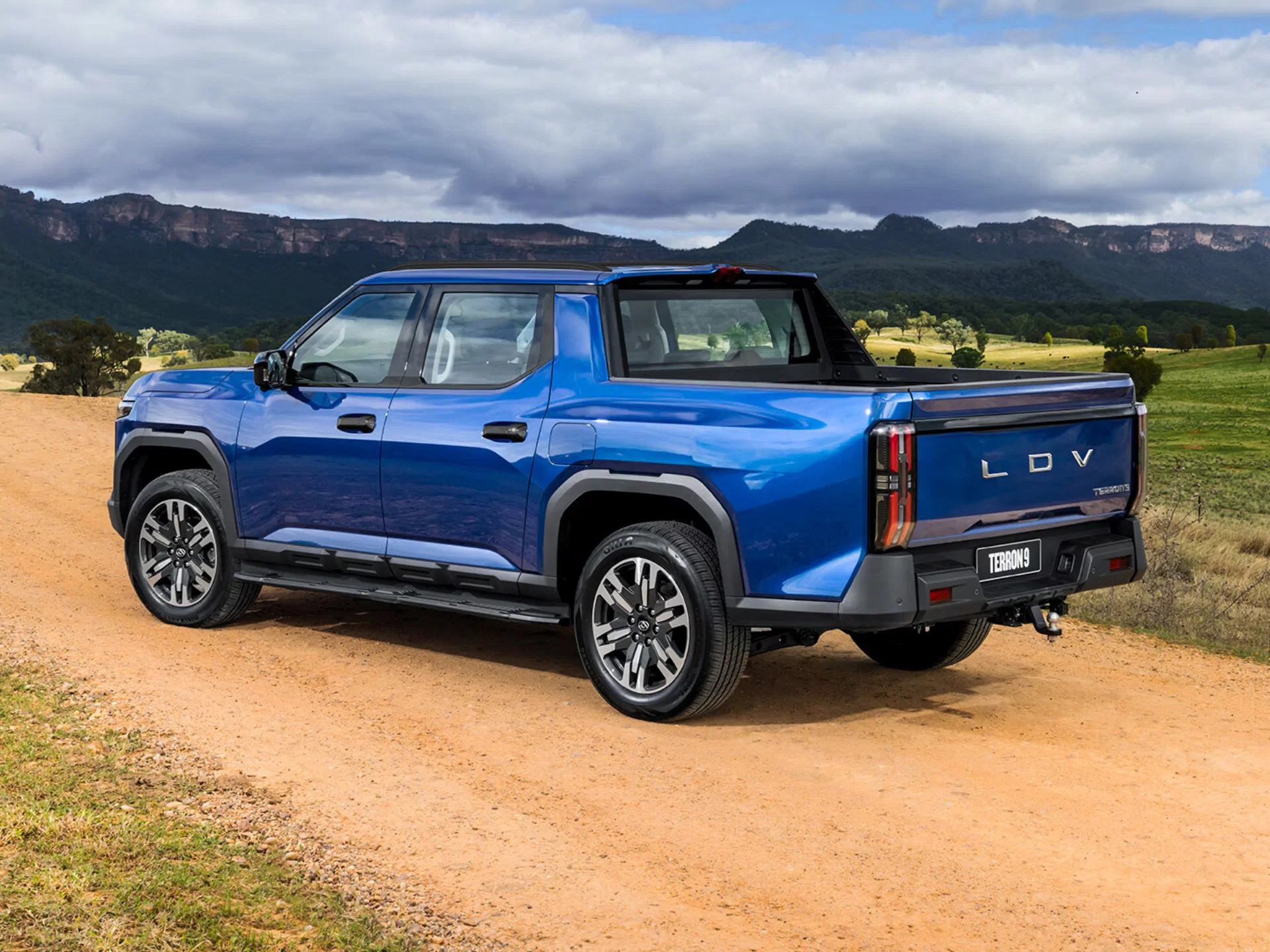 LDV Terron 9 Evolve in Blue