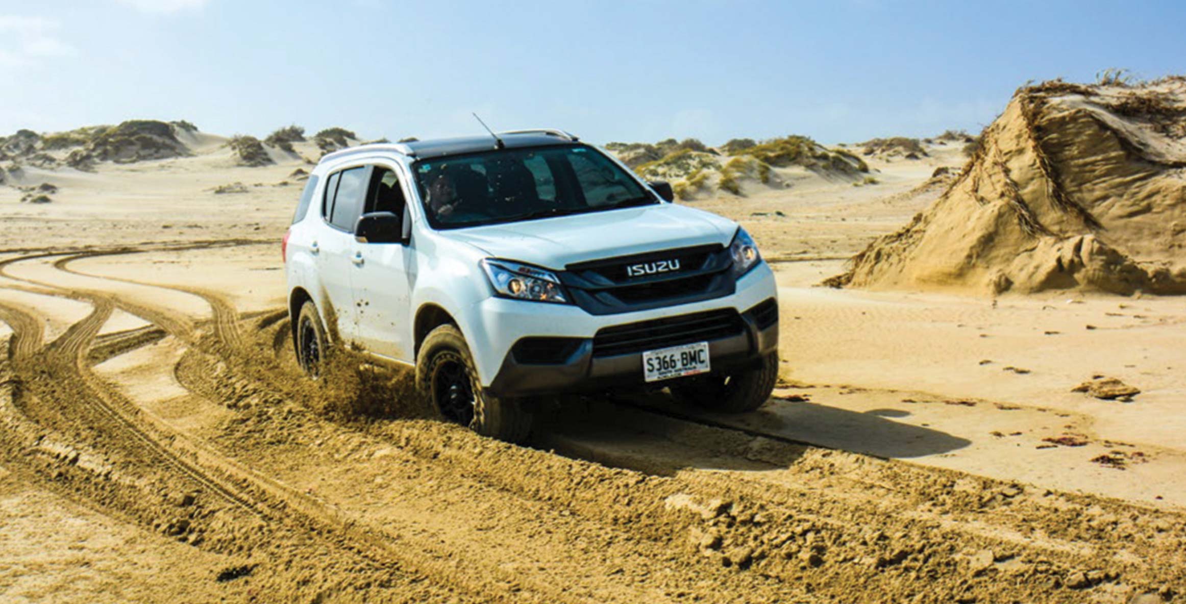 MU-X drives across sandy dunes making deep tracks