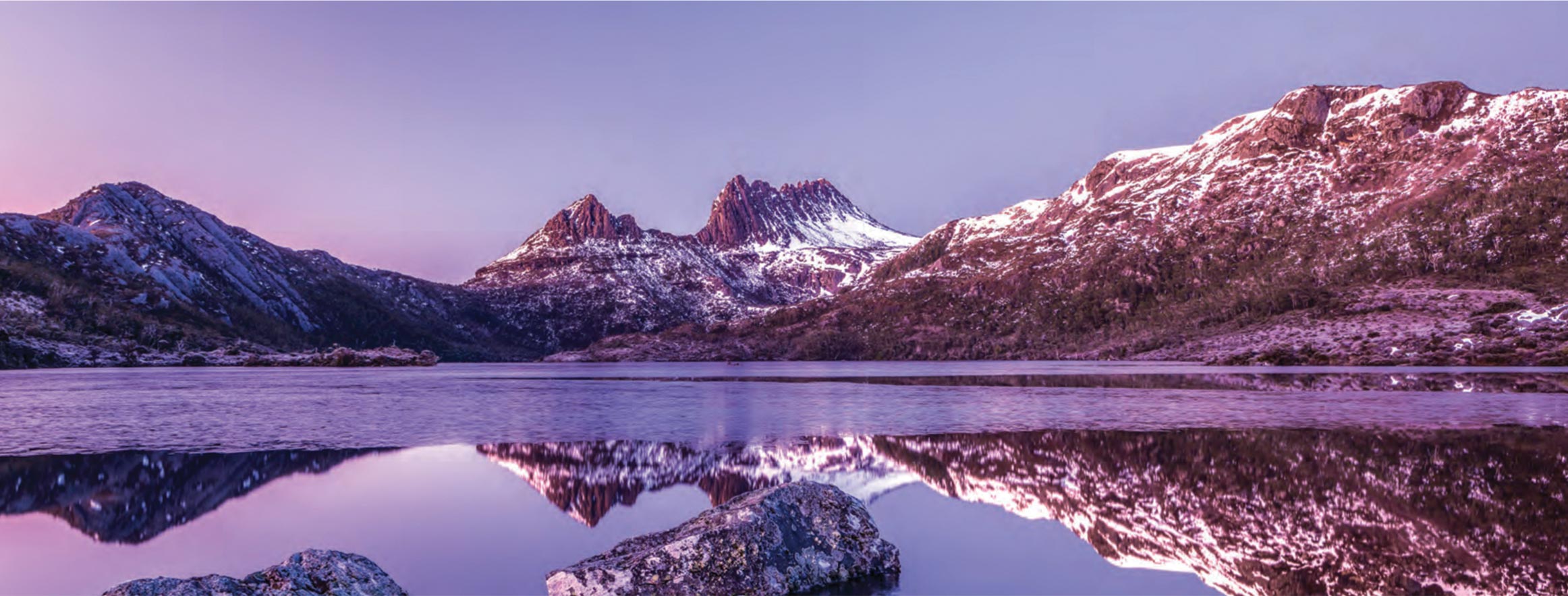 Wide angle shot of a snow-dusted Cradle Mountain 