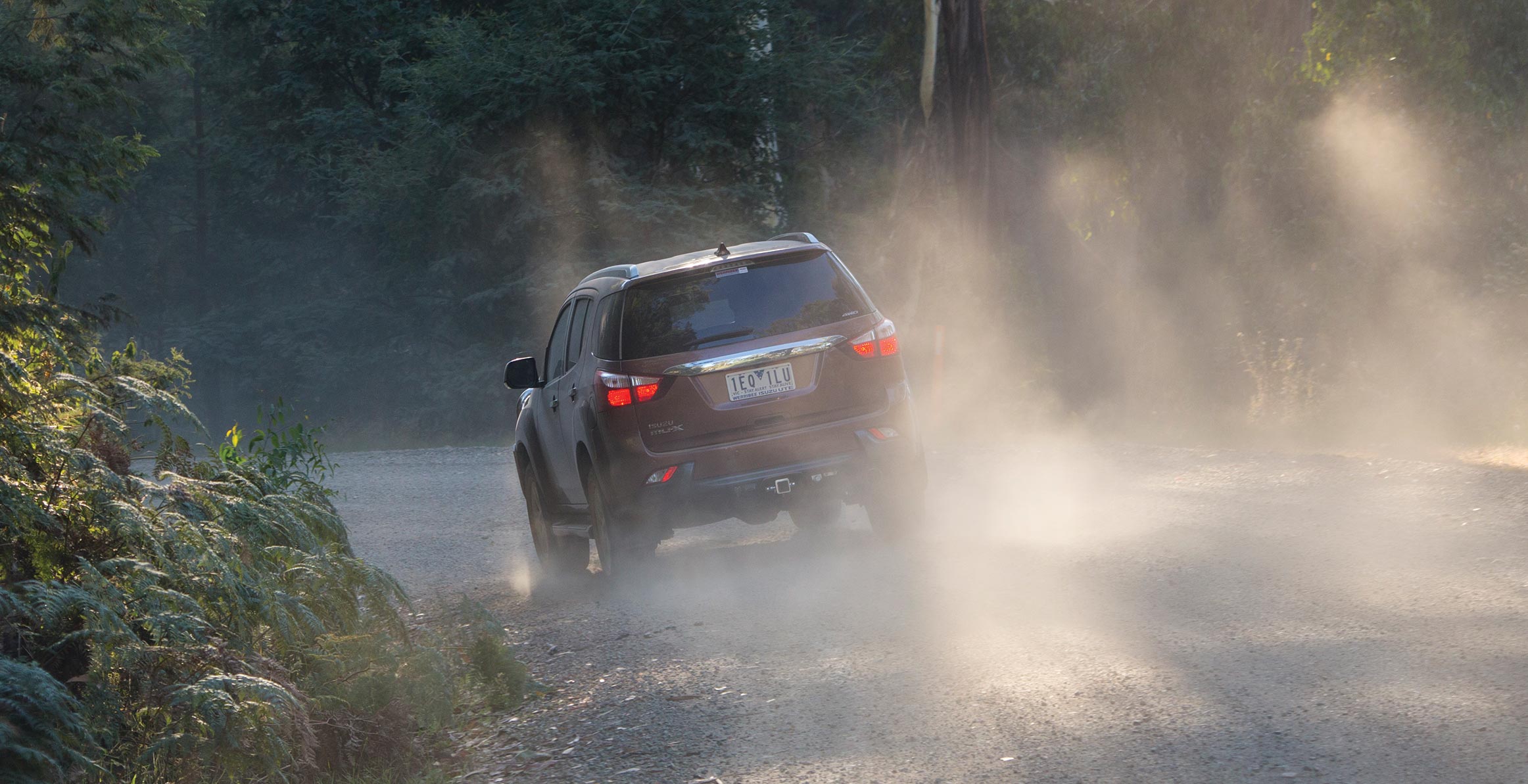 MU-X drives on rainforest road 