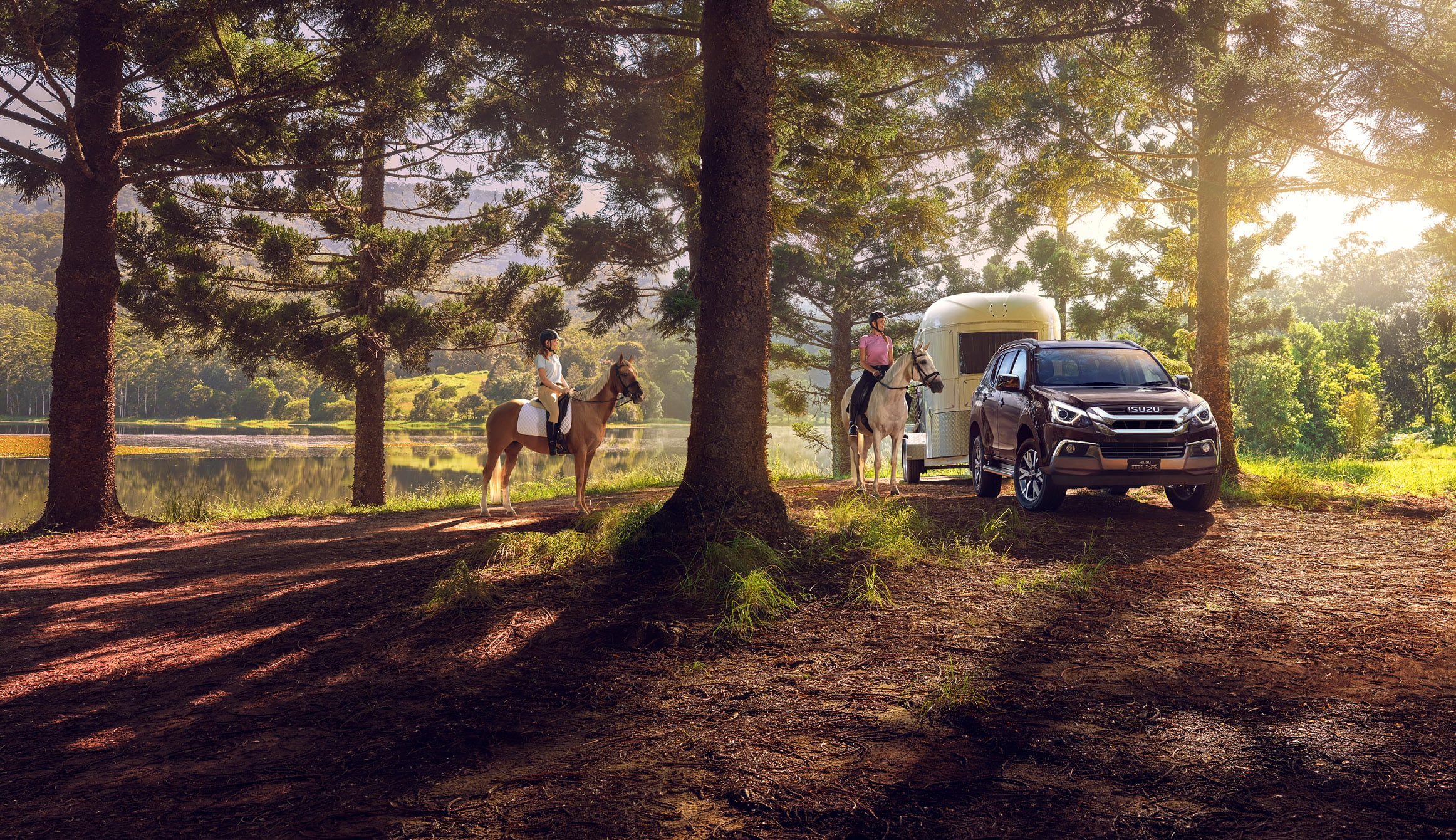 Isuzu MU-X Towing Horse Trailer