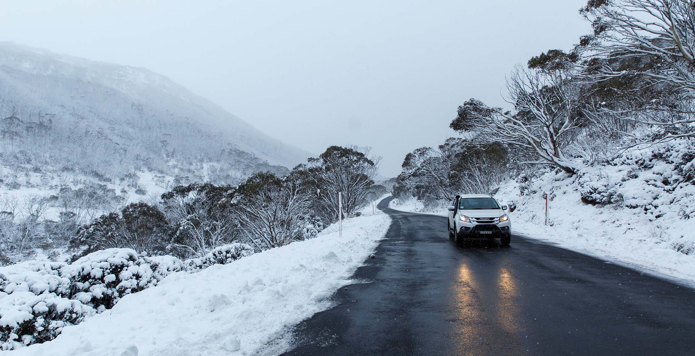 MU-X climbs mountain road covered in snow
