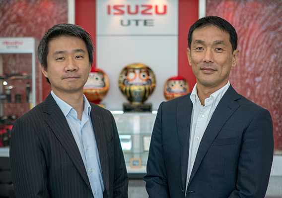 Isuzu executives pose together