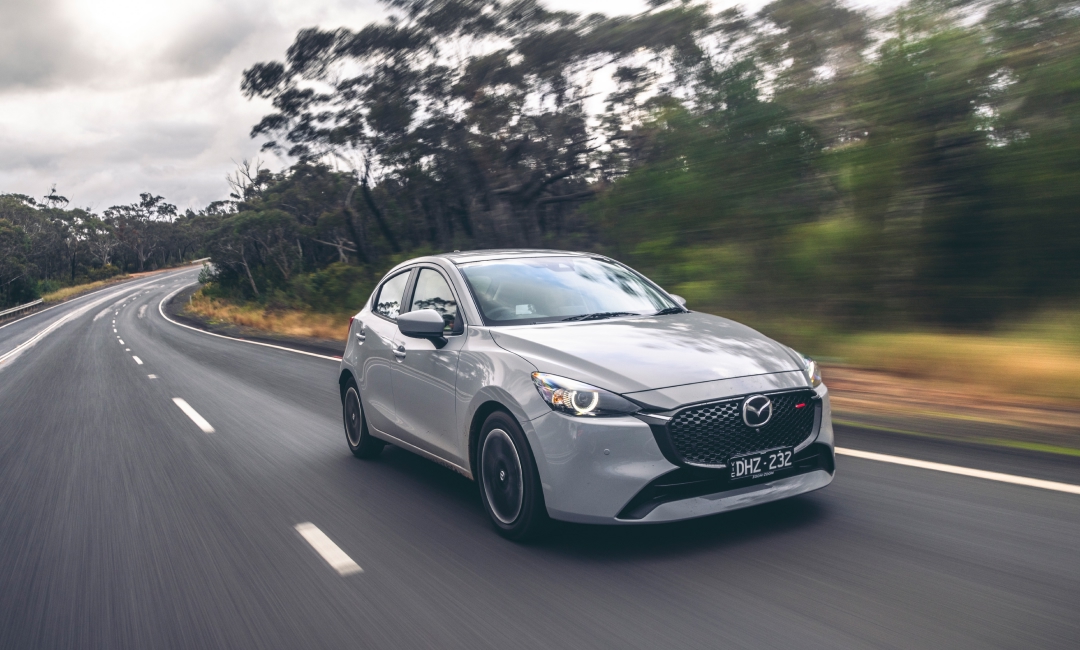 Mazda2 Autumn Image article 1080x650 (06).jpg