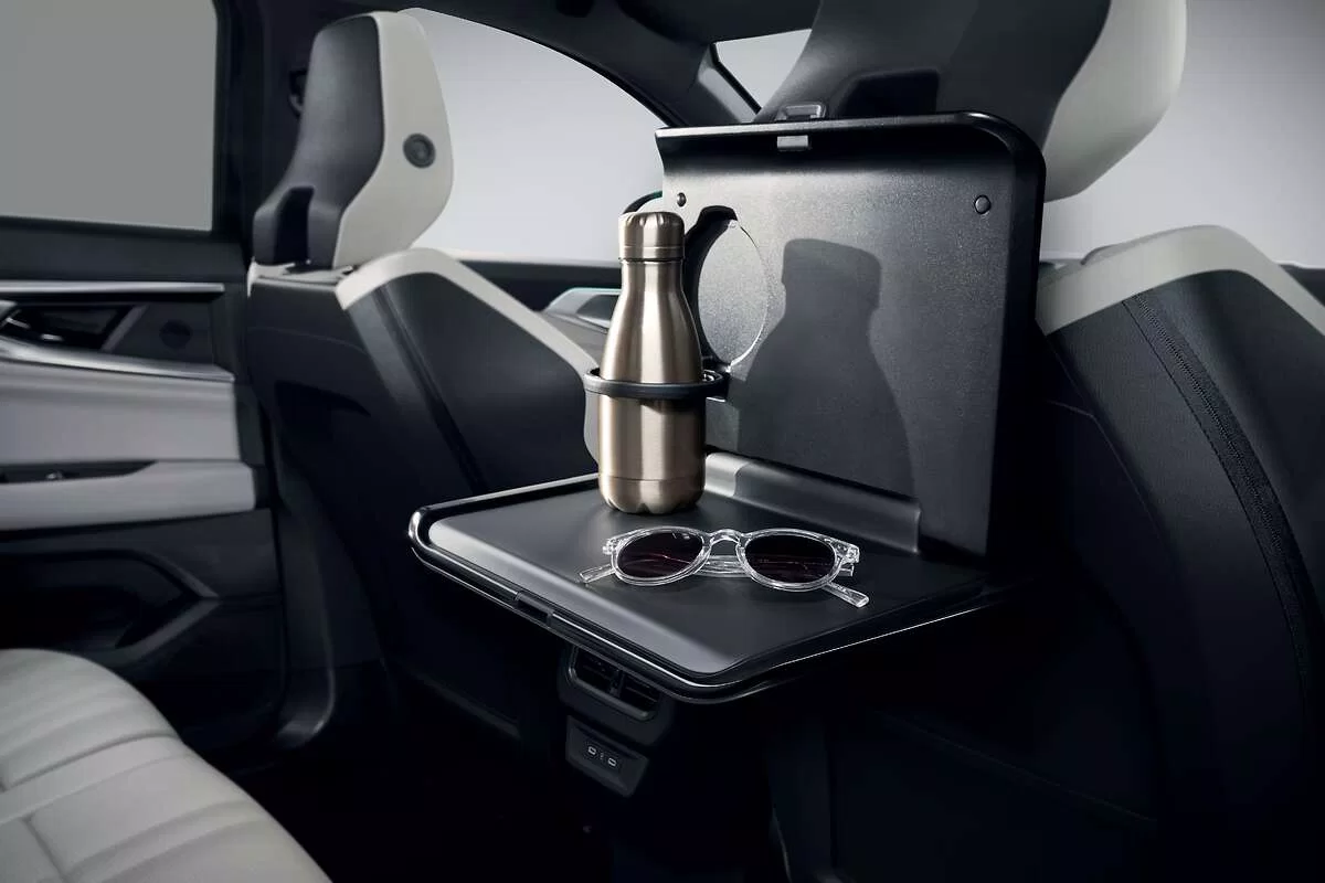 rear parcel shelf on multifunction system