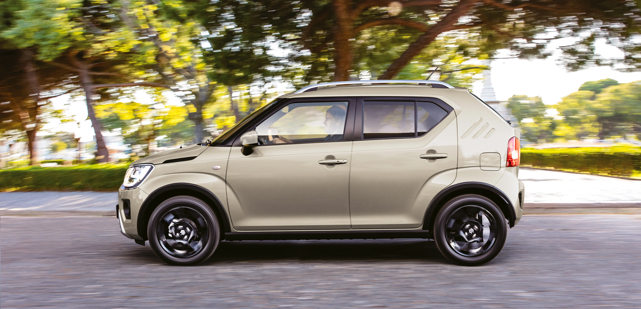 Suzuki Ignis Beige, side view