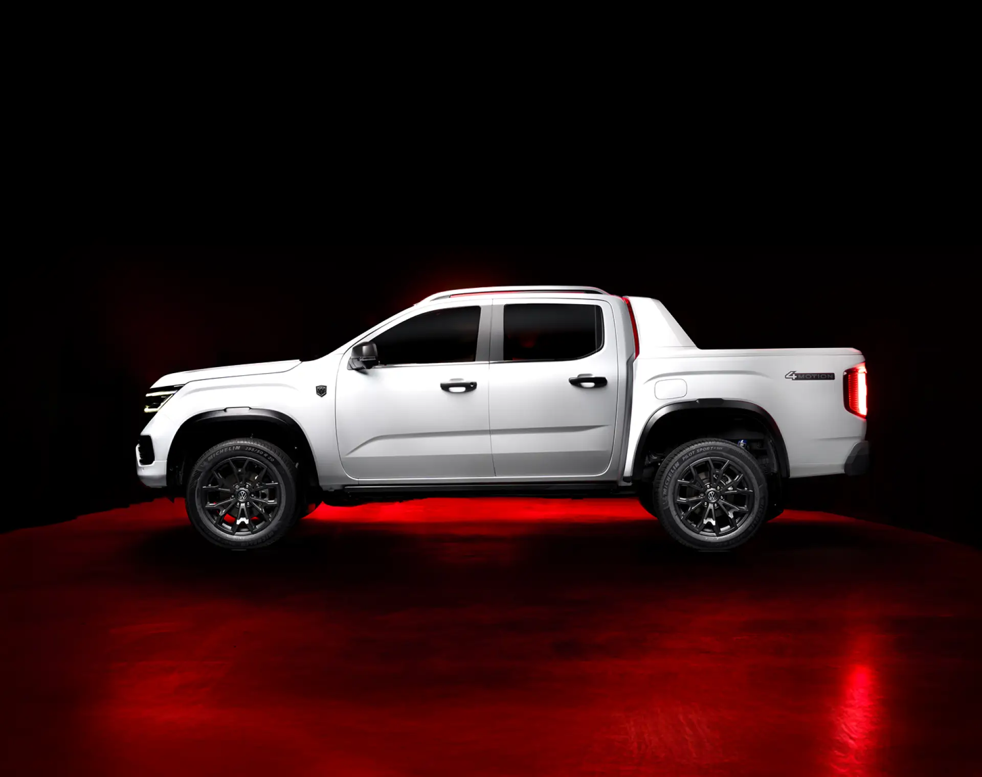 Amarok W600 side