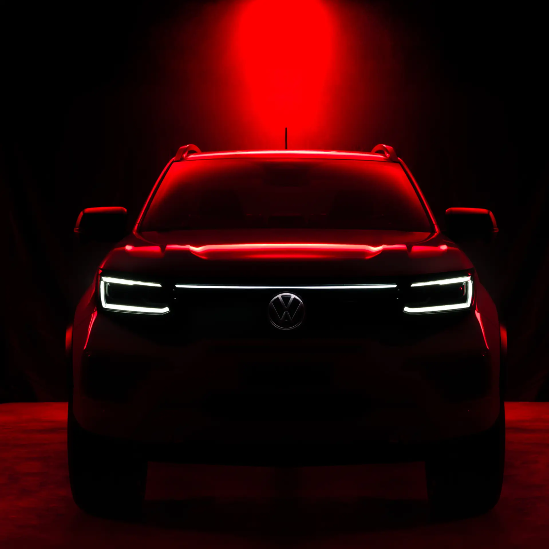 Amarok W600 front, red glow