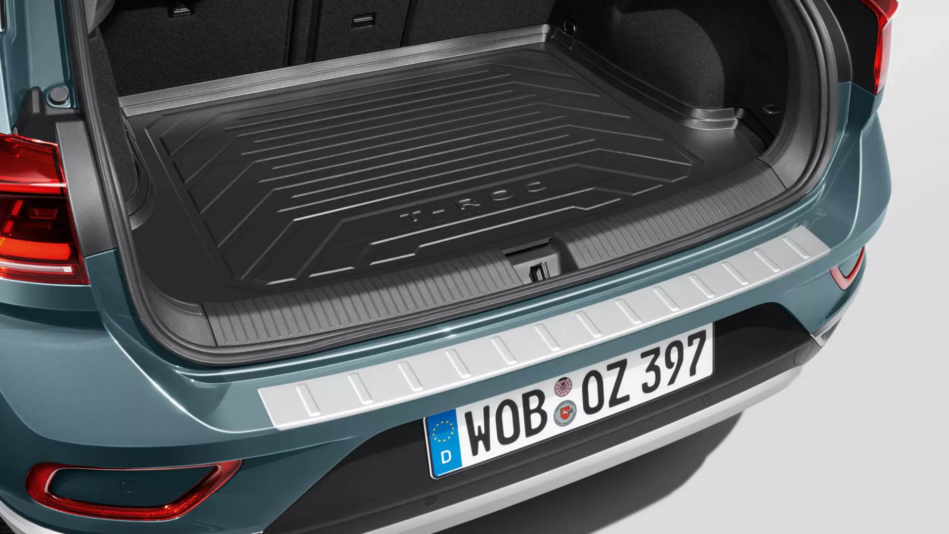 Luggage compartment tray