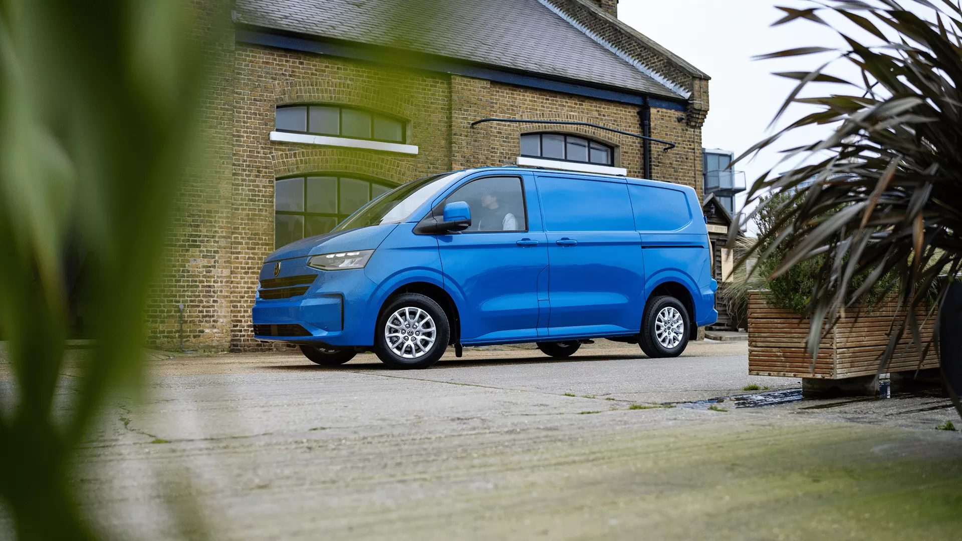 Volkswagen Transporter side view